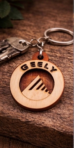 Брелок деревянный для авто GEELY